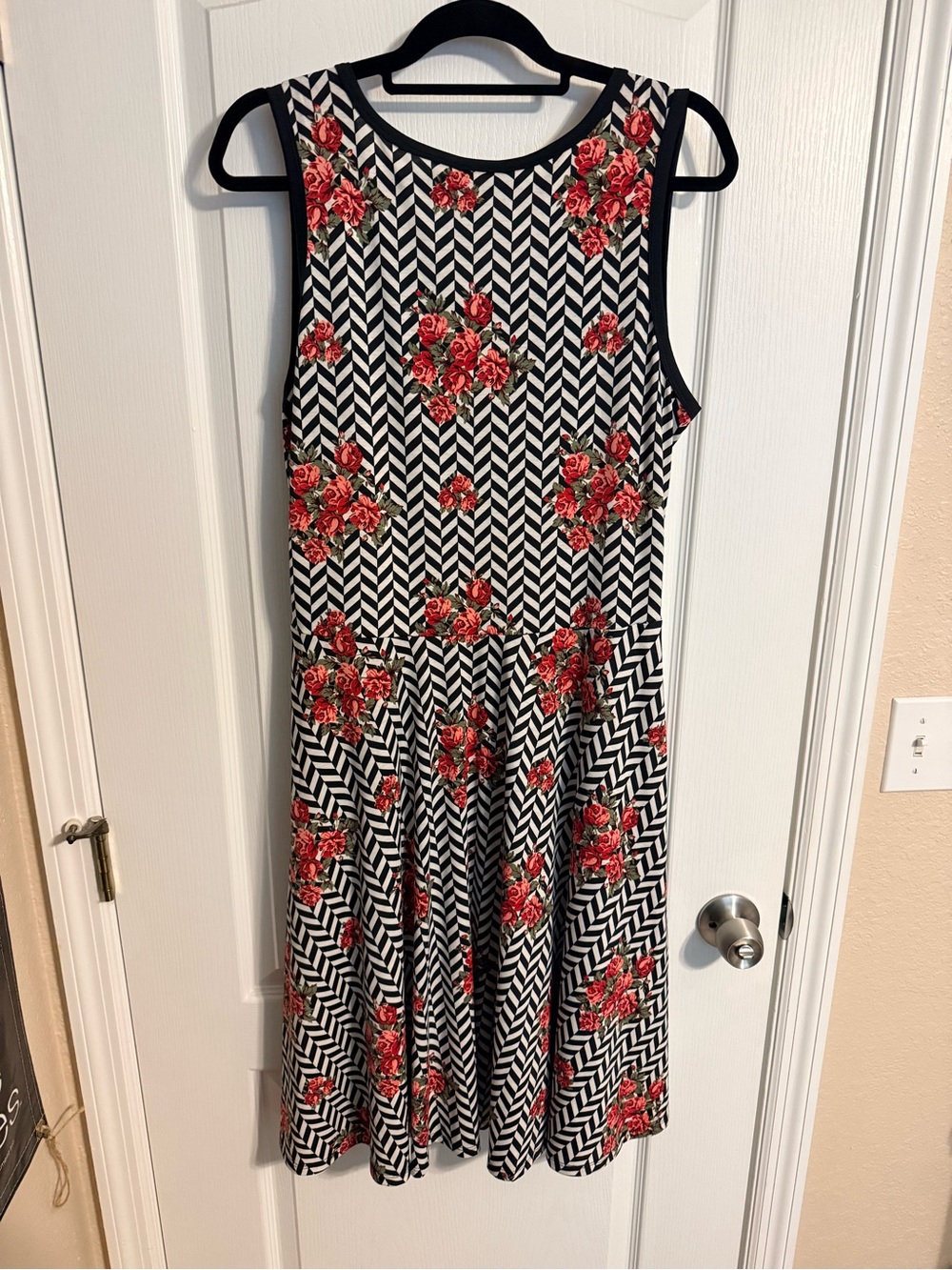 LuLaRoe Nicki Dress XL NWT Black White Chevron Floral Pocket Dress - Picture 3 of 5